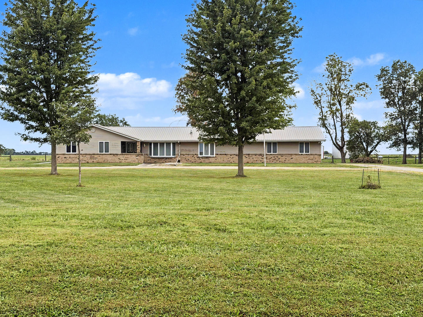 2661 E 900 North Road Property Photo 1