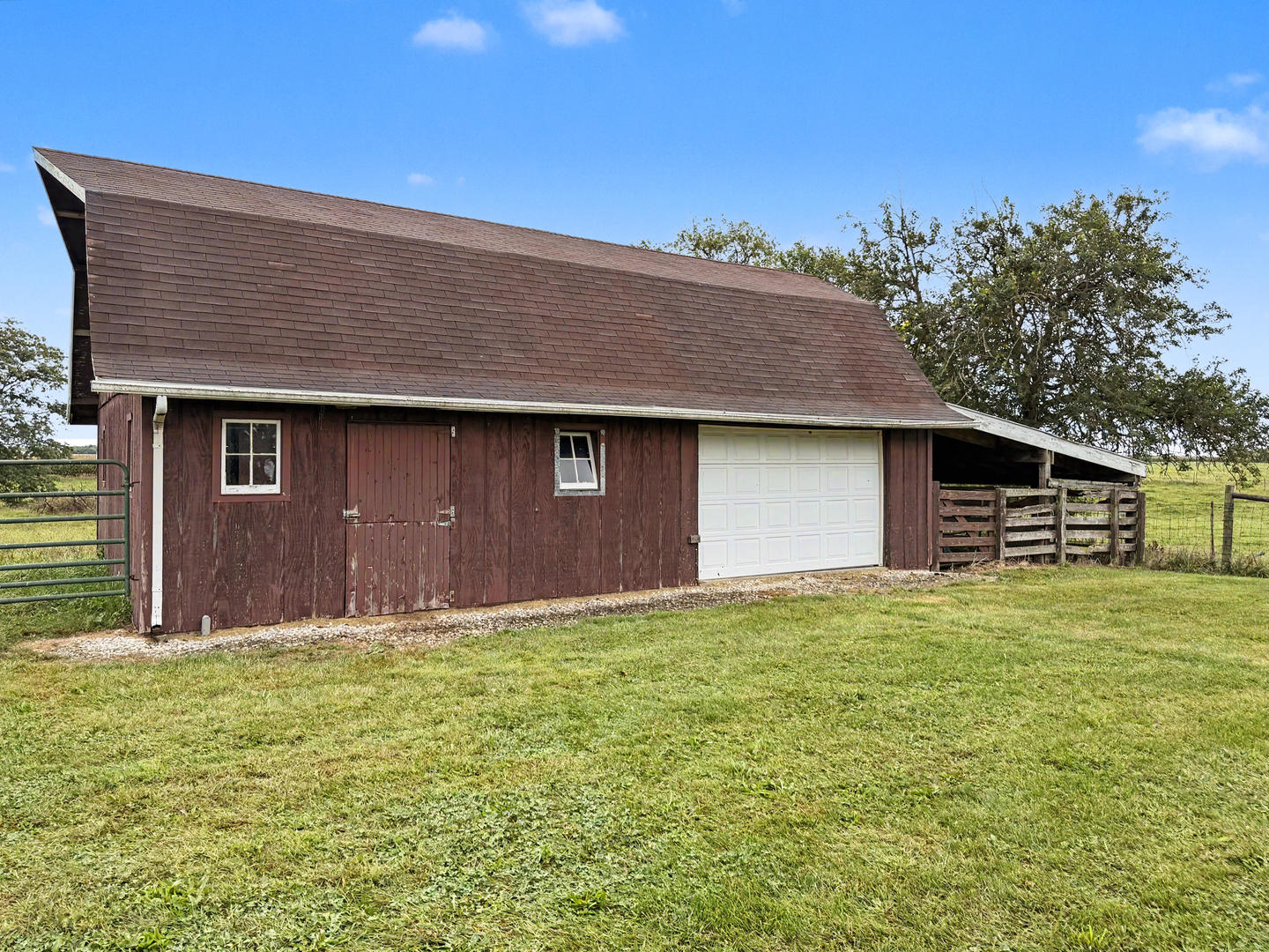 2661 E 900 North Road Property Photo 2