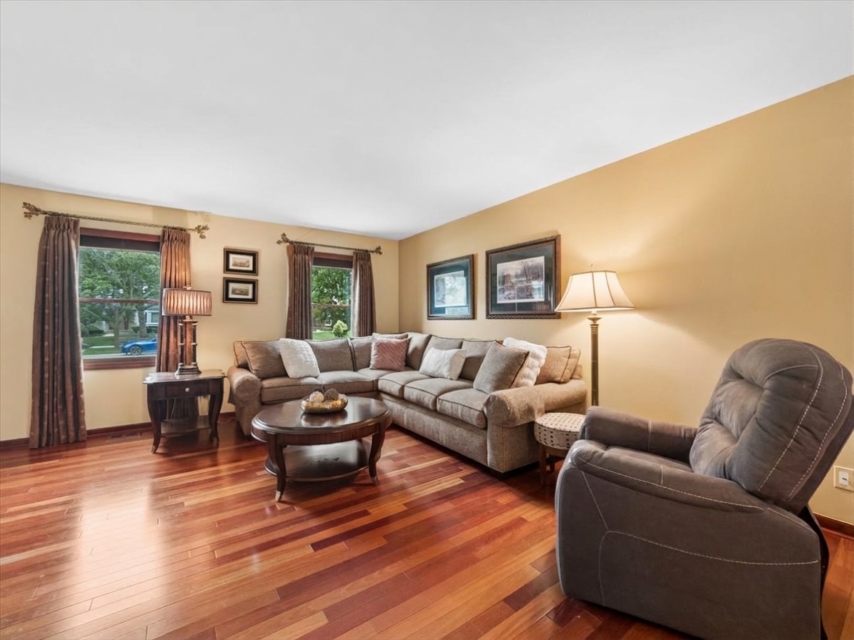 2571 N Douglas Avenue Property Photo 3