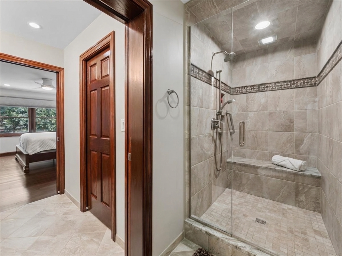 2571 N Douglas Avenue Property Photo 13