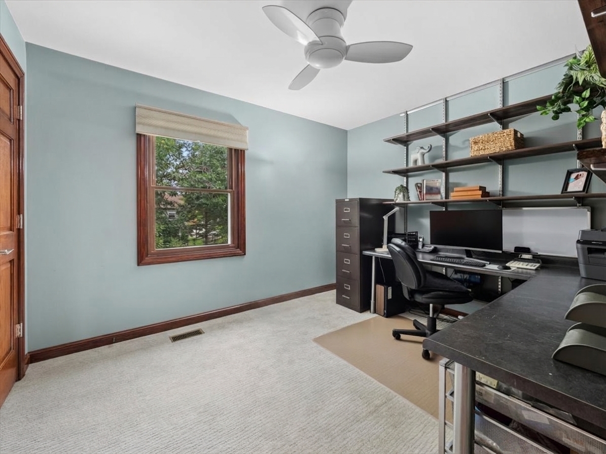 2571 N Douglas Avenue Property Photo 16