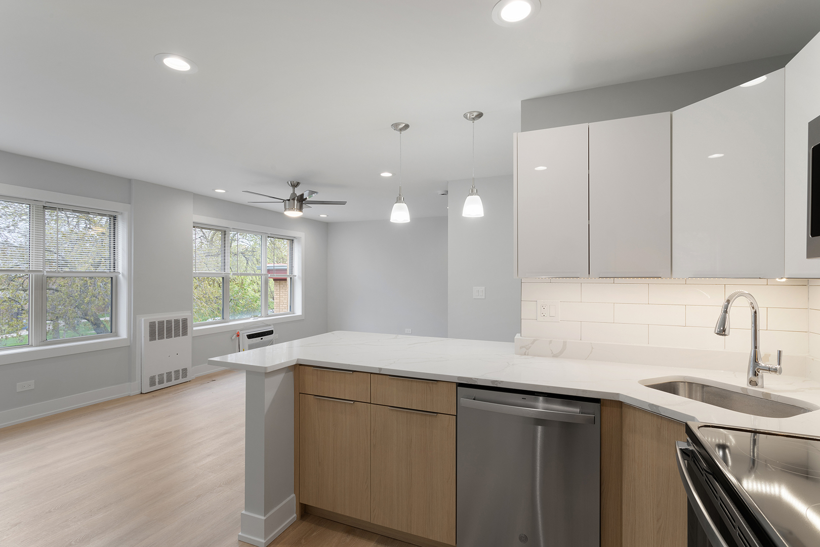7070 N Sheridan Avenue 3s Property Photo 2