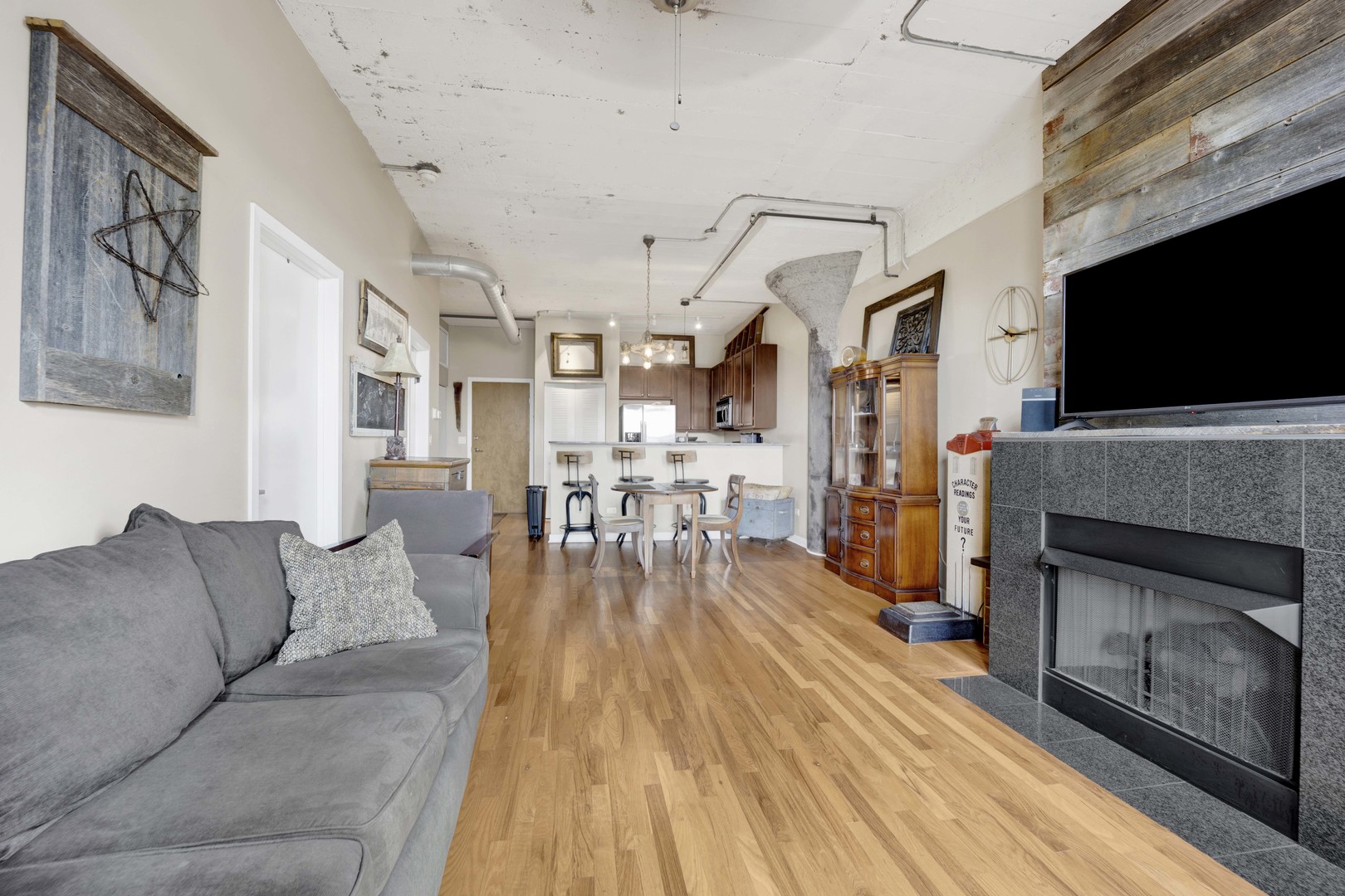 1071 W 15th Street 214 Property Photo 4