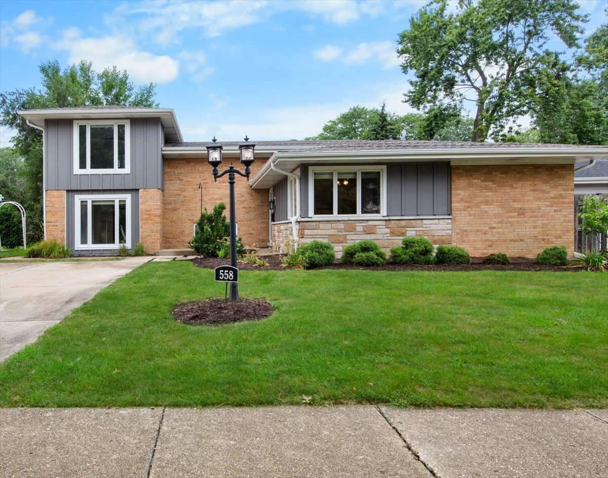 558 E Park Avenue Property Photo 1