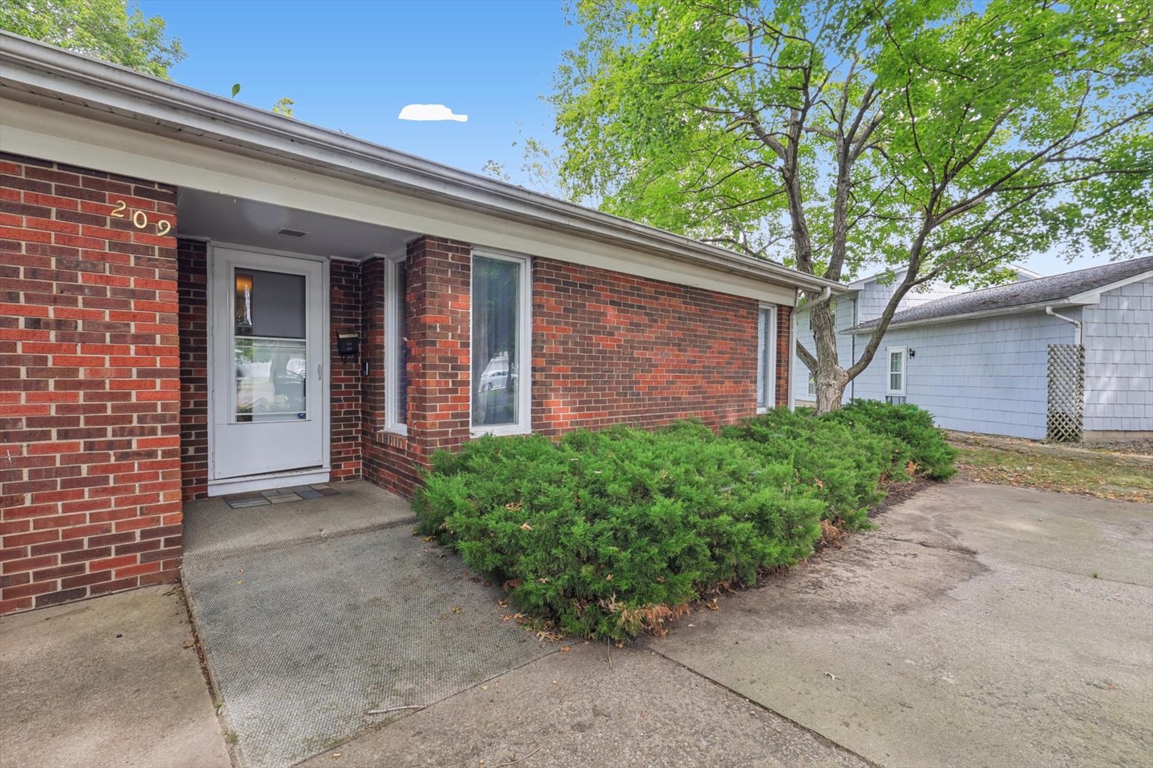 209 Matteson Drive Property Photo 7