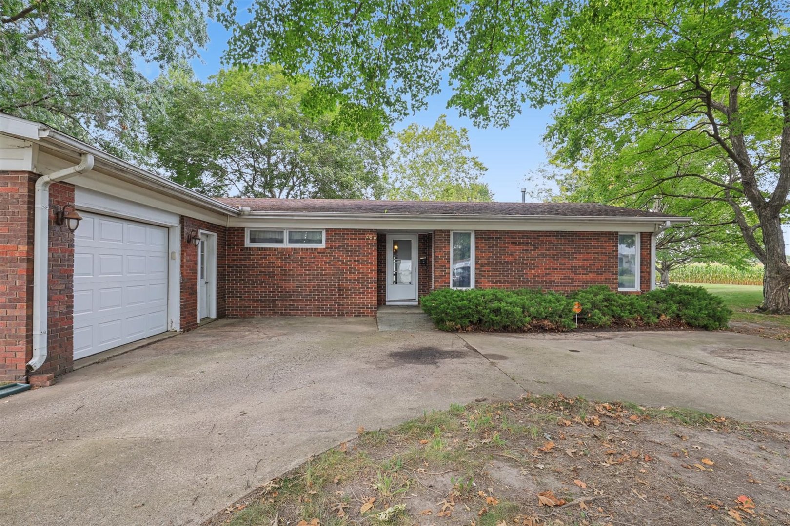 209 Matteson Drive Property Photo 10