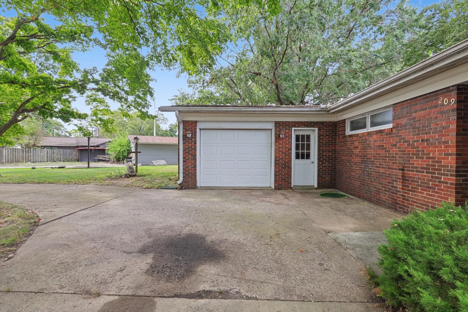 209 Matteson Drive Property Photo 11