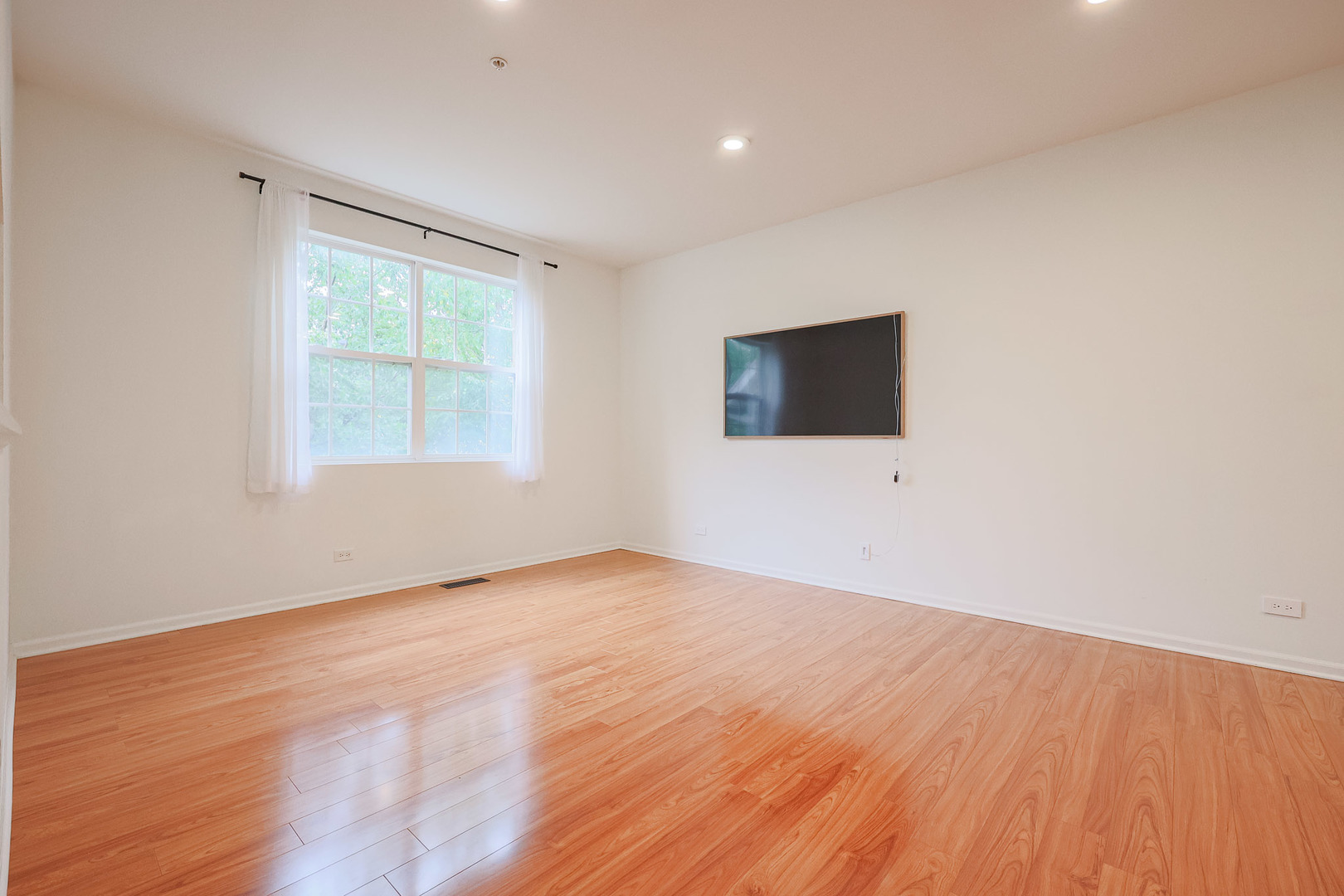 8607 Waukegan Road Property Photo 8