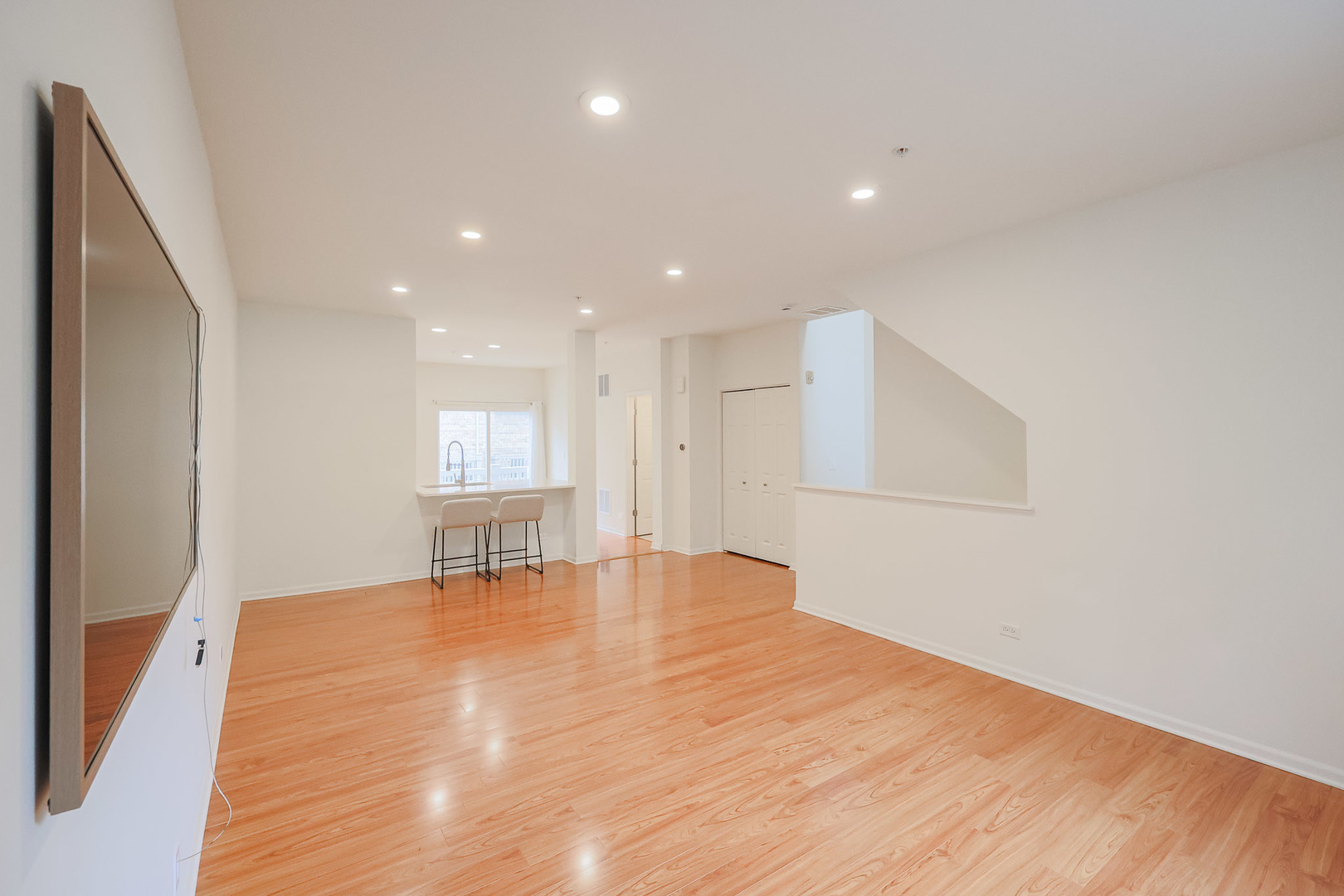 8607 Waukegan Road Property Photo 9