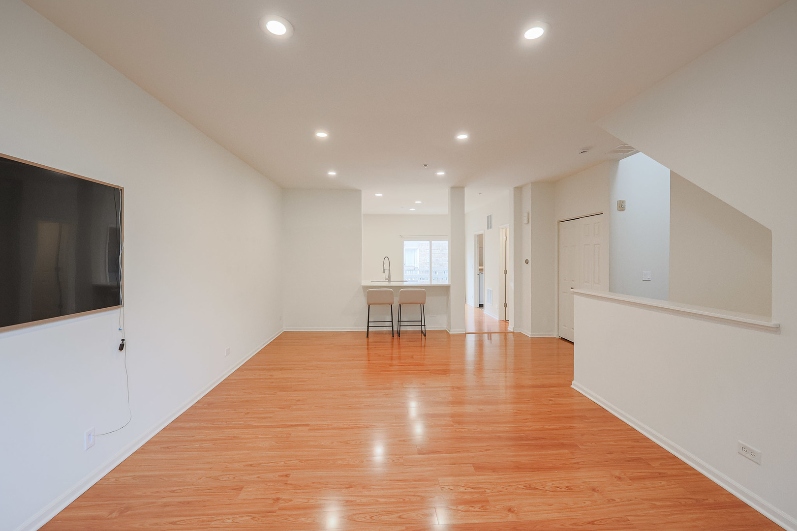 8607 Waukegan Road Property Photo 10