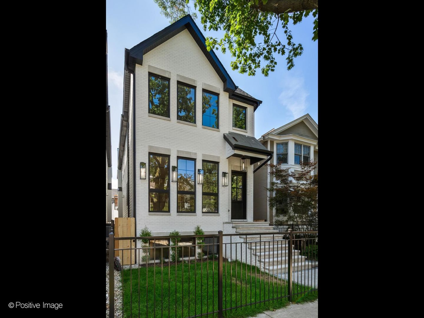 2714 N Magnolia Avenue Property Photo 2