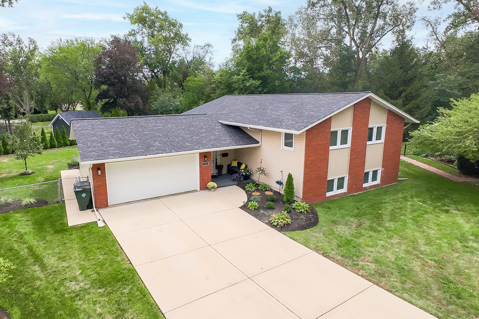917 E Schirra Drive Property Photo 4