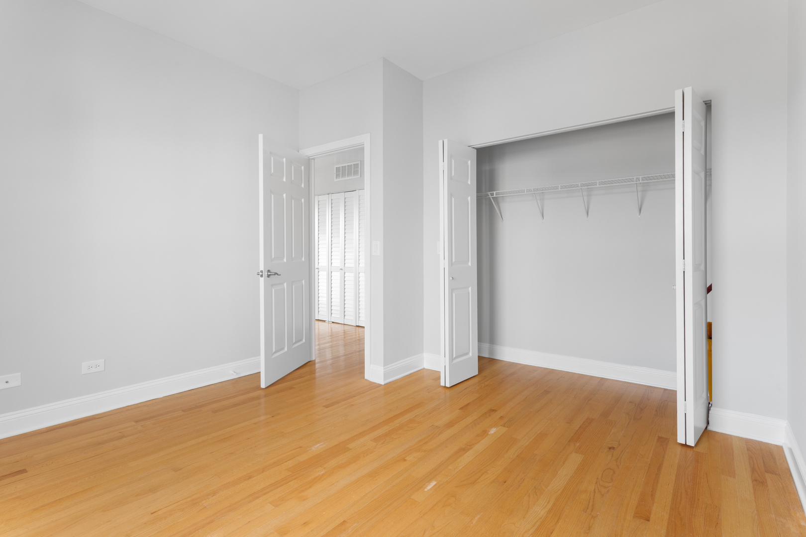 7526 N Seeley Avenue 302 Property Photo 9
