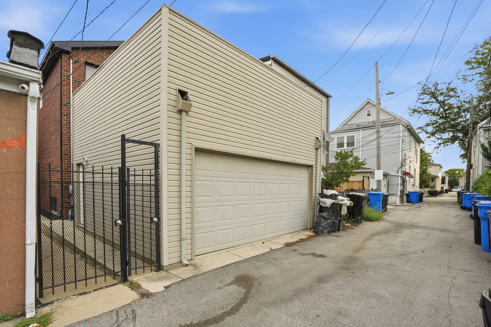 345 W 29th Place Property Photo 8