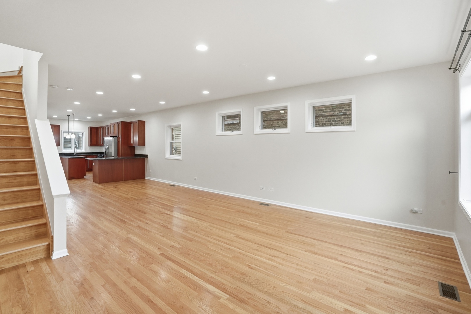 345 W 29th Place Property Photo 10