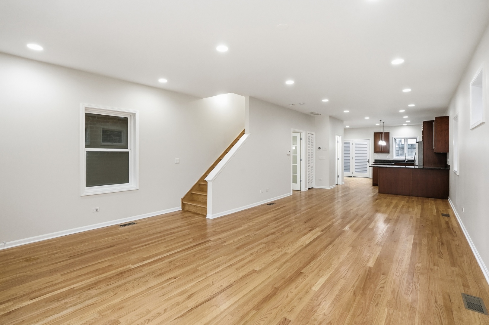 345 W 29th Place Property Photo 11