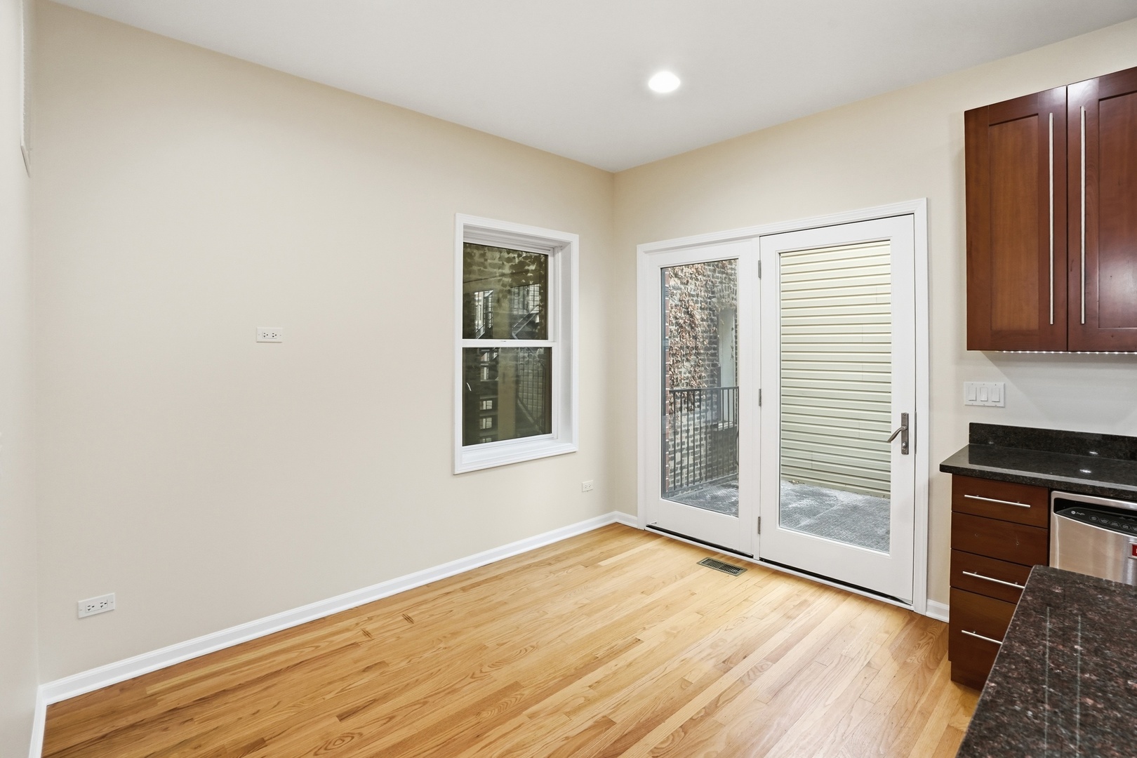 345 W 29th Place Property Photo 15
