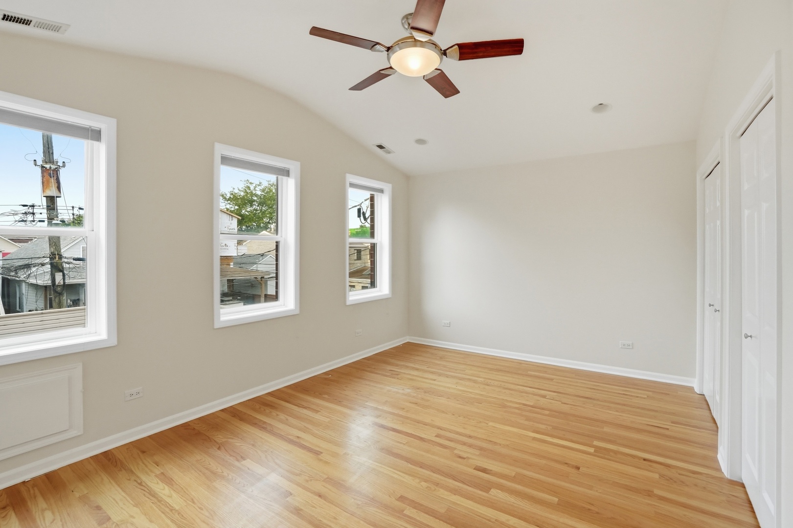 345 W 29th Place Property Photo 19