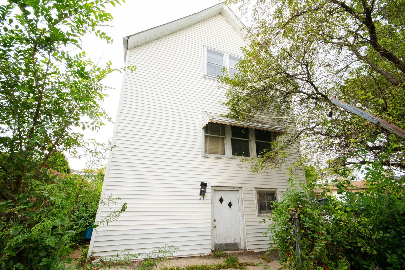 2270 N Monitor Avenue Property Photo 3