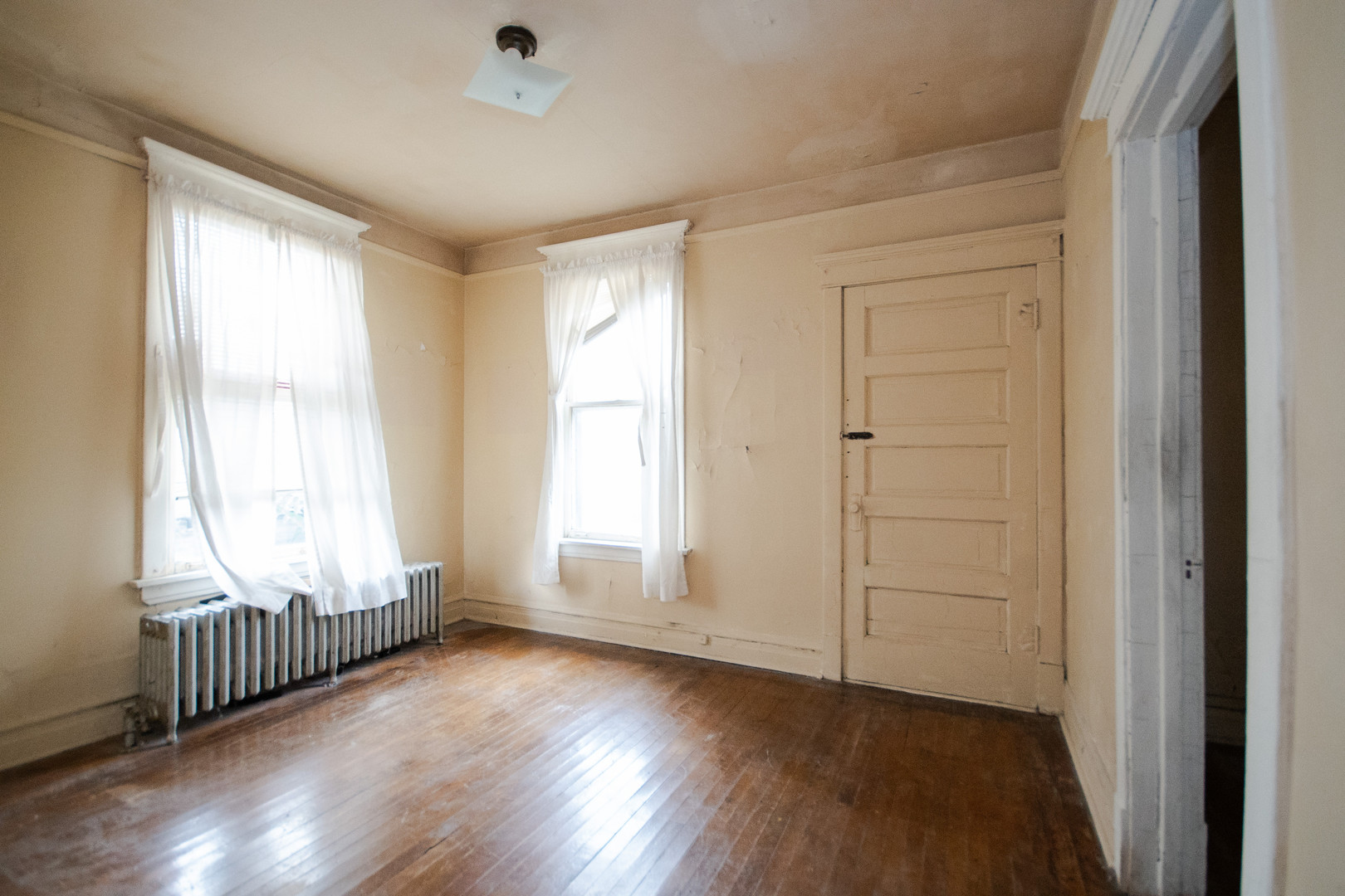 2270 N Monitor Avenue Property Photo 5