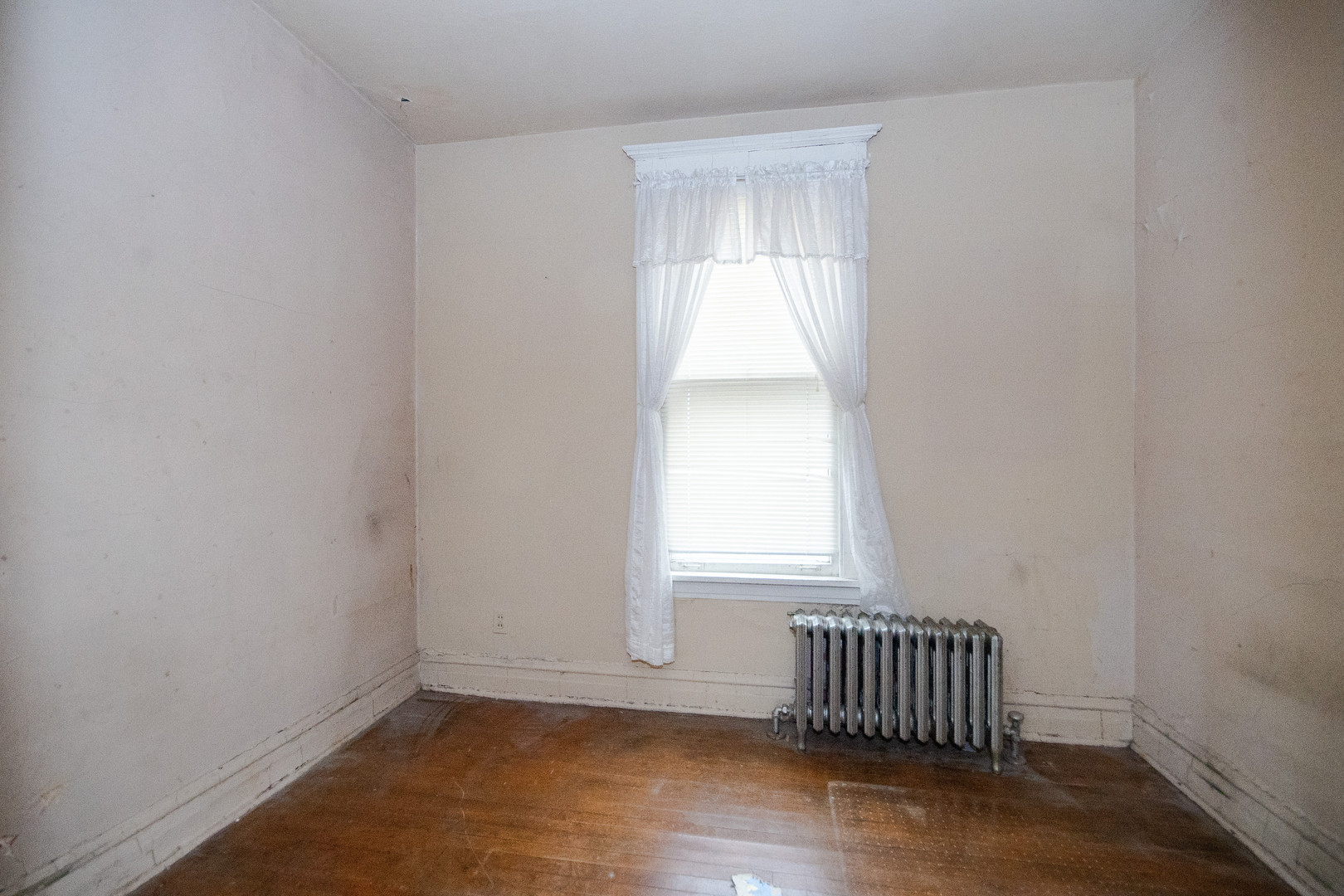 2270 N Monitor Avenue Property Photo 9
