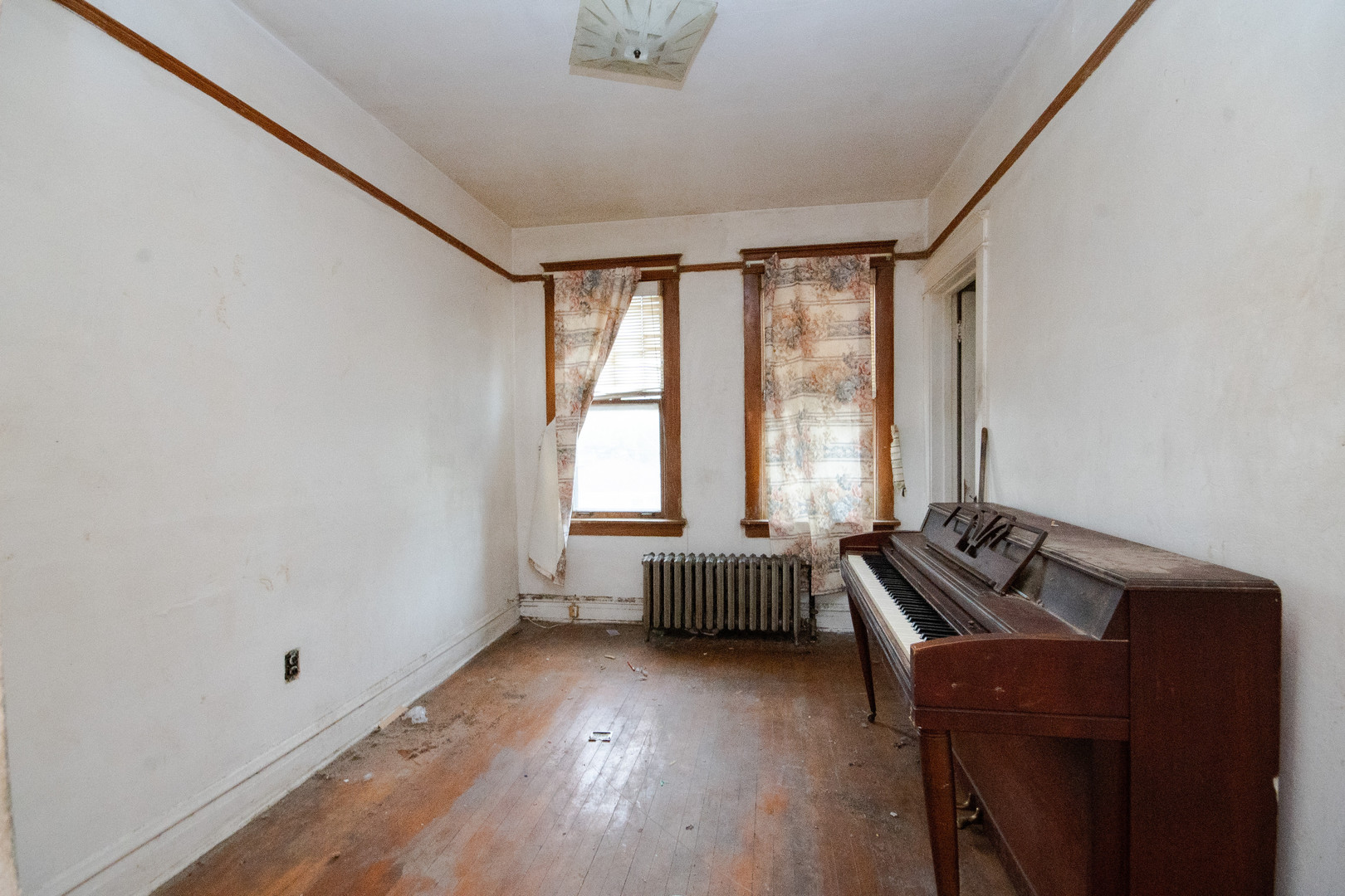 2270 N Monitor Avenue Property Photo 14