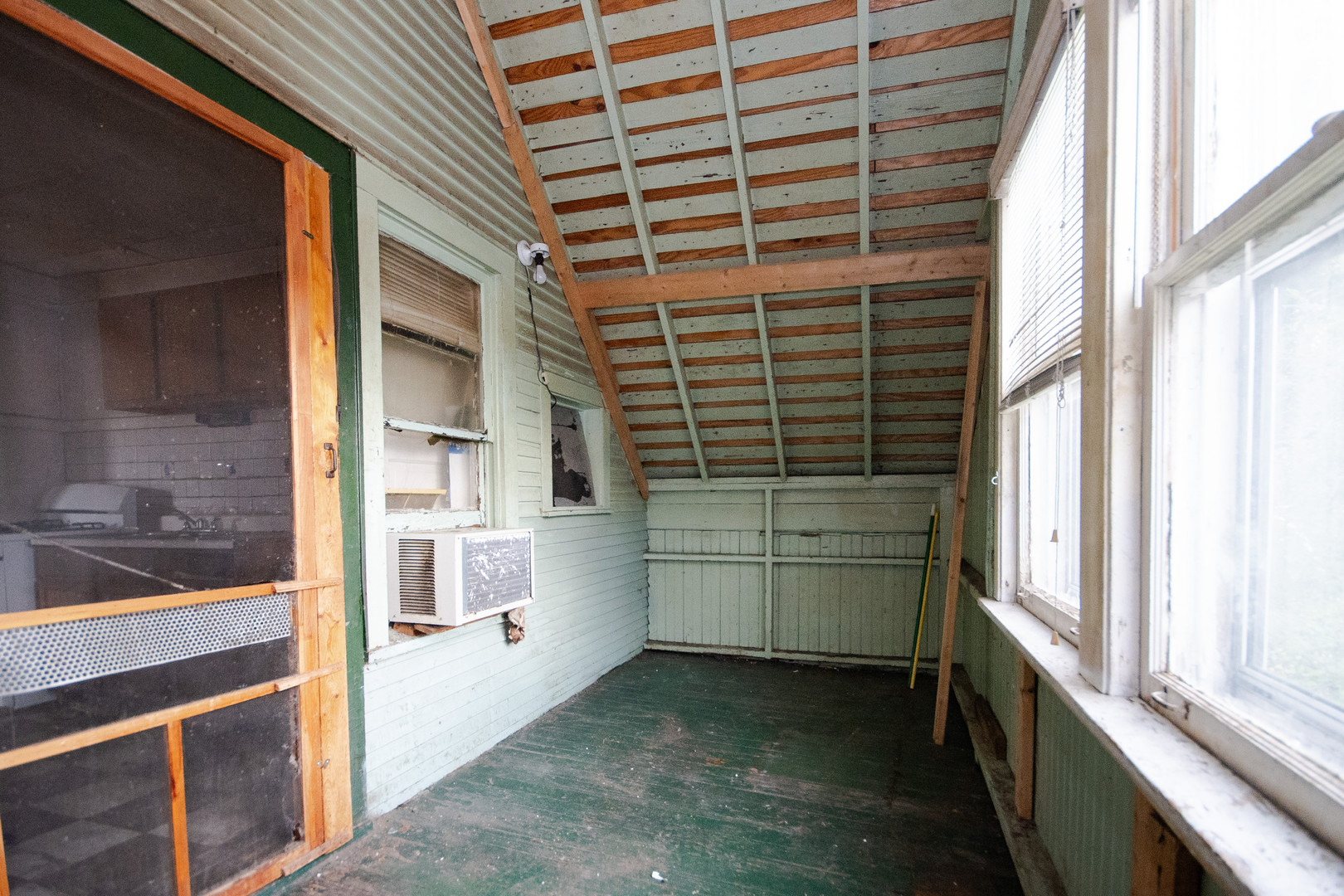 2270 N Monitor Avenue Property Photo 18
