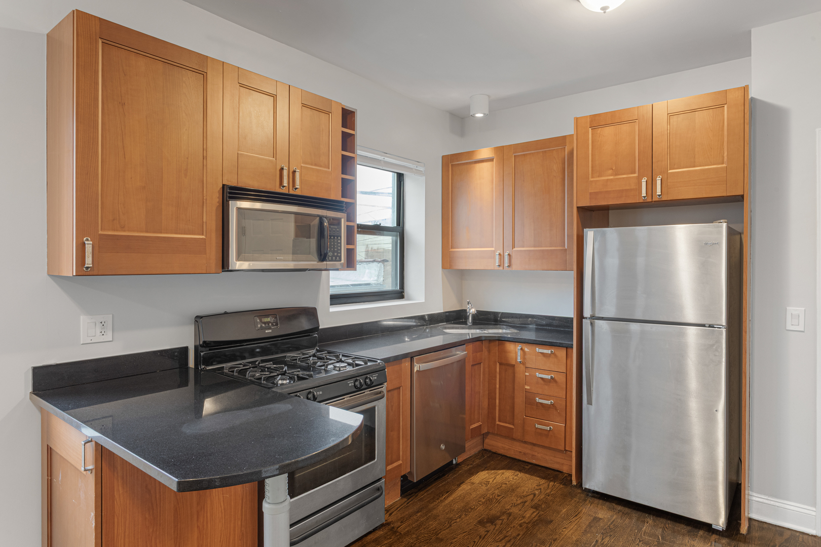 7530 N Seeley Avenue 106 Property Photo 7