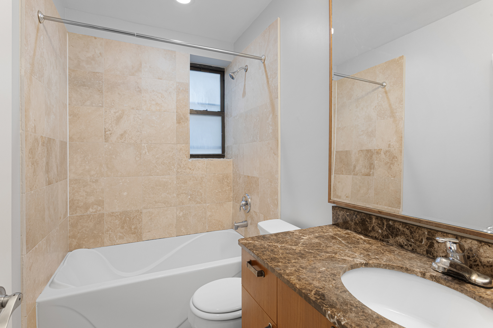 7530 N Seeley Avenue 106 Property Photo 12