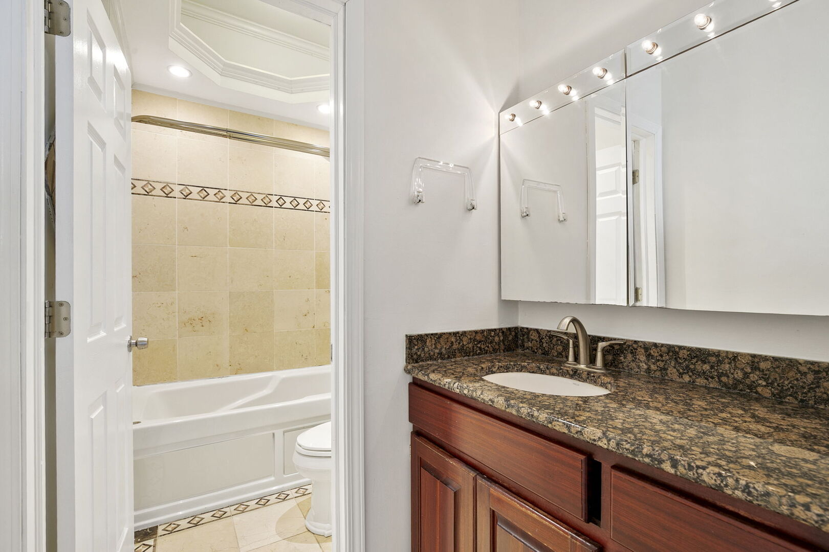1219 N Damen Avenue Property Photo 17