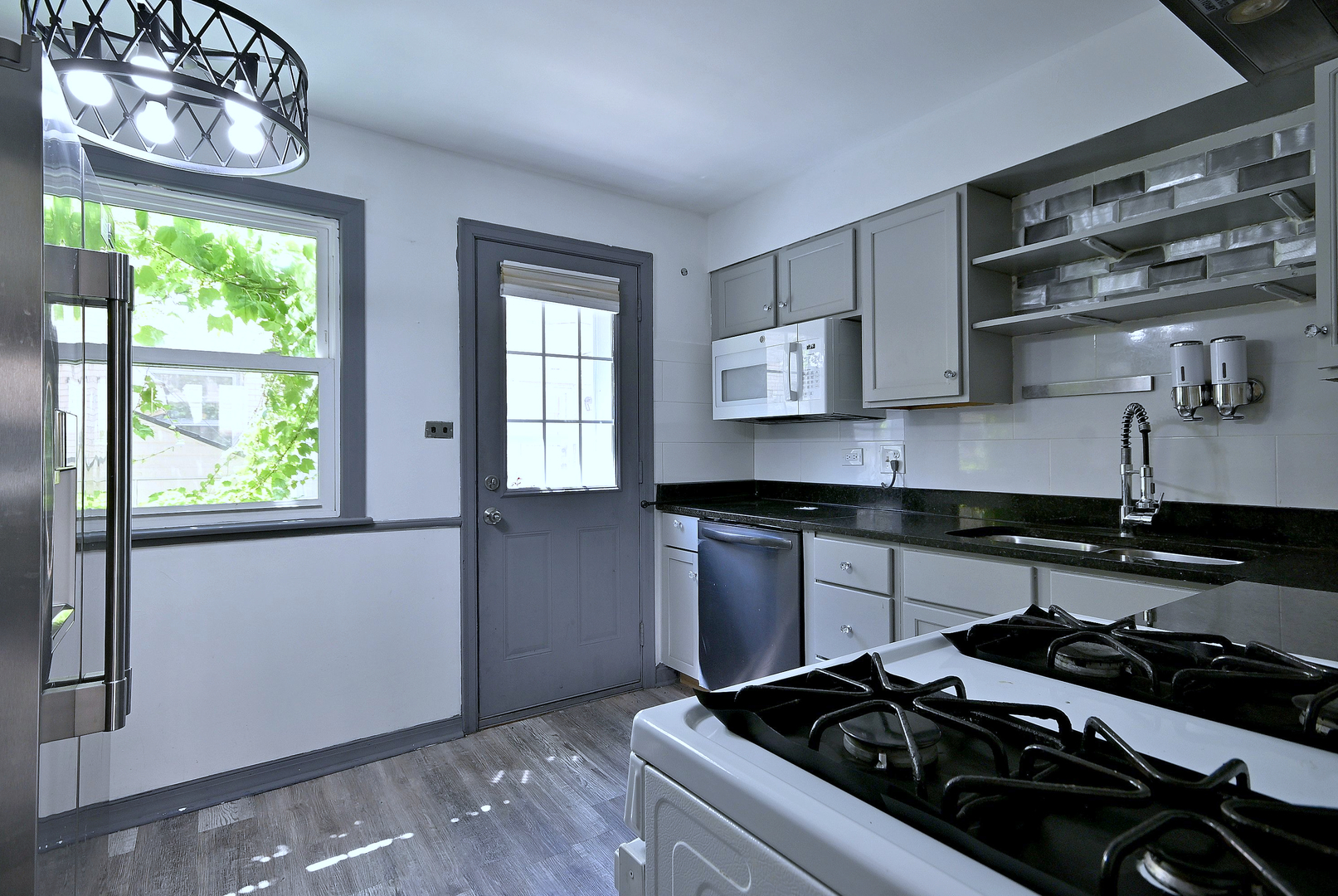 7911 North Avenue C Property Photo 16
