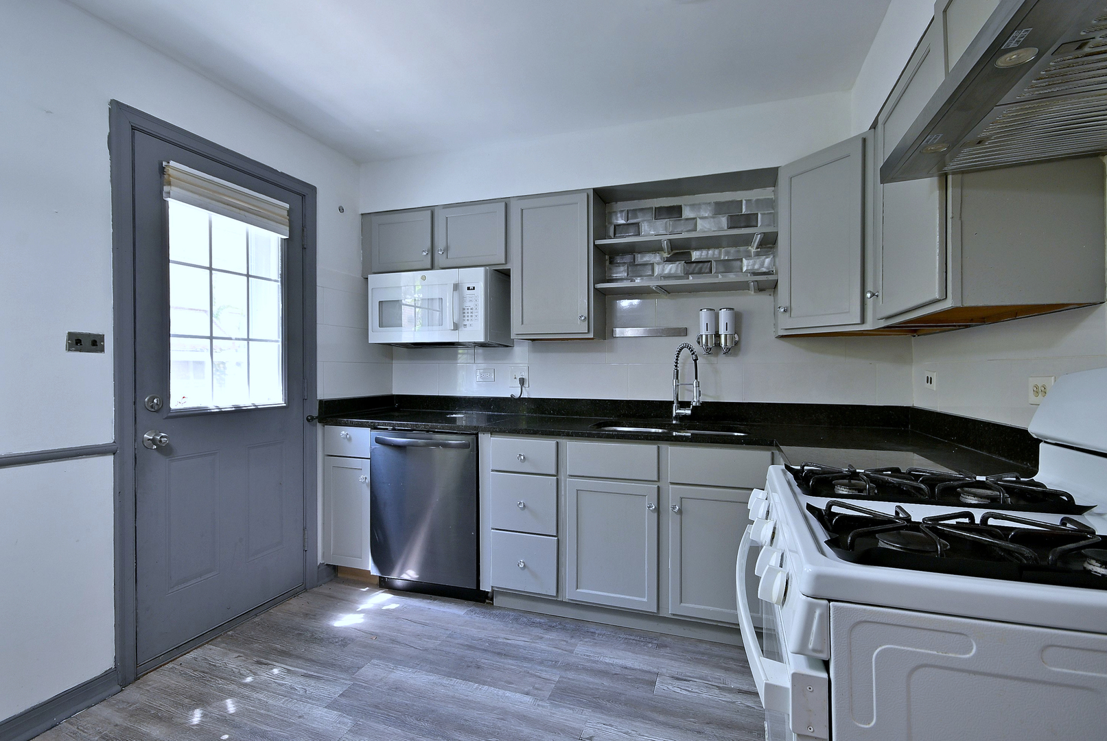 7911 North Avenue C Property Photo 17