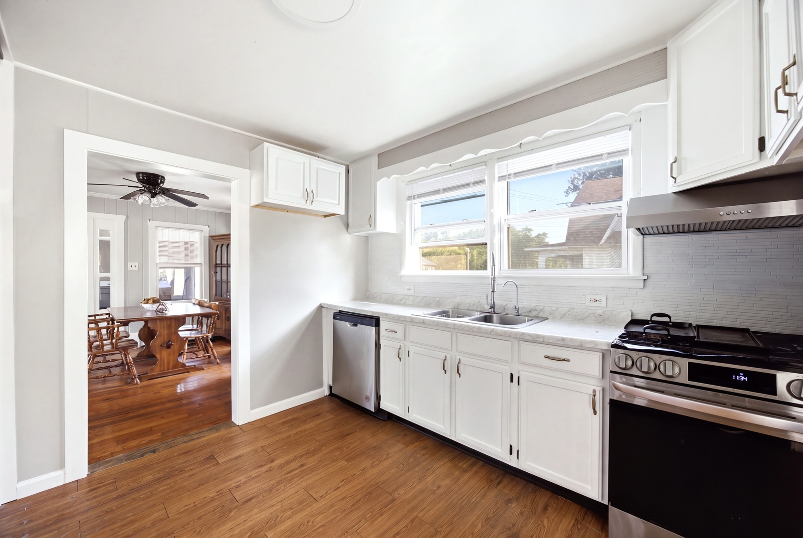2110 N Green Bay Road Property Photo 6