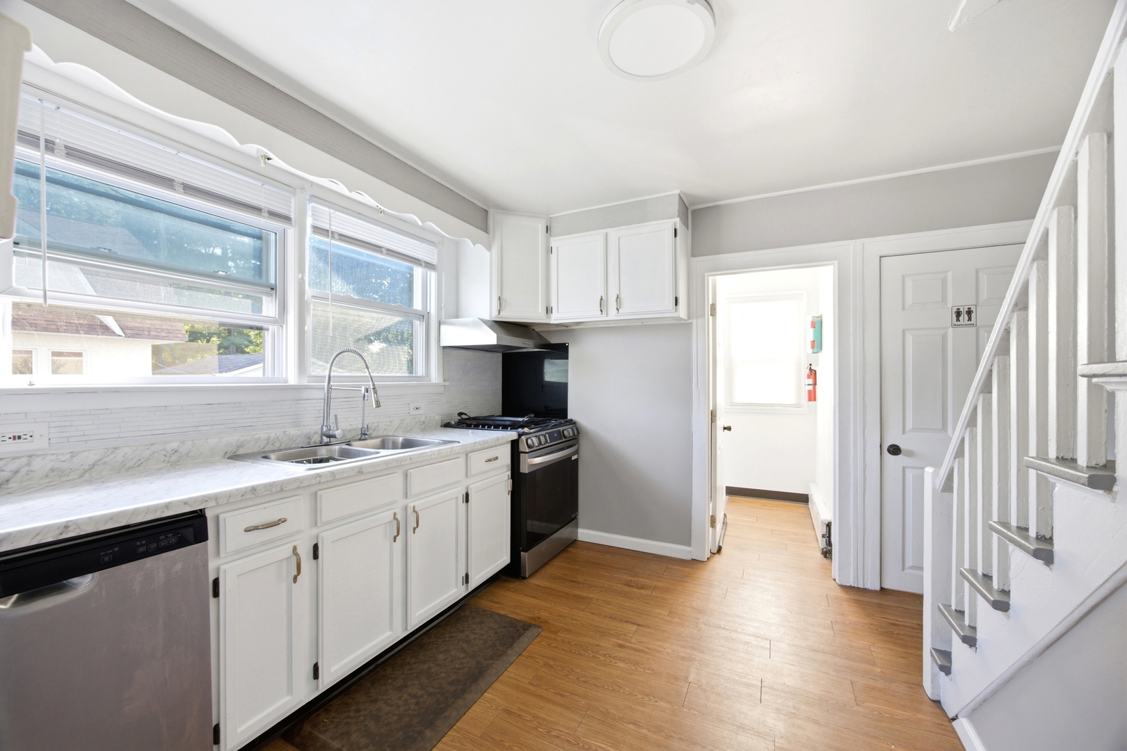 2110 N Green Bay Road Property Photo 7