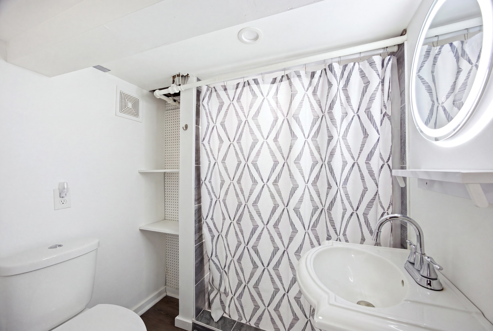 2110 N Green Bay Road Property Photo 14