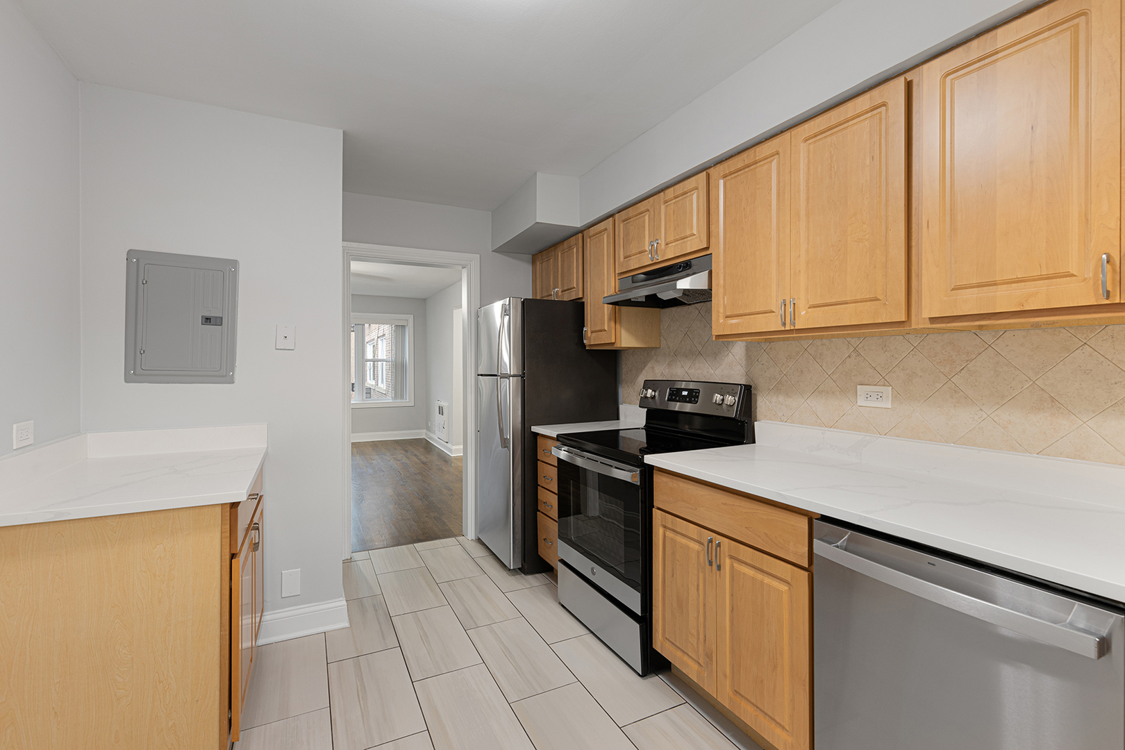 7634 N Eastlake Terrace 2s Property Photo 4