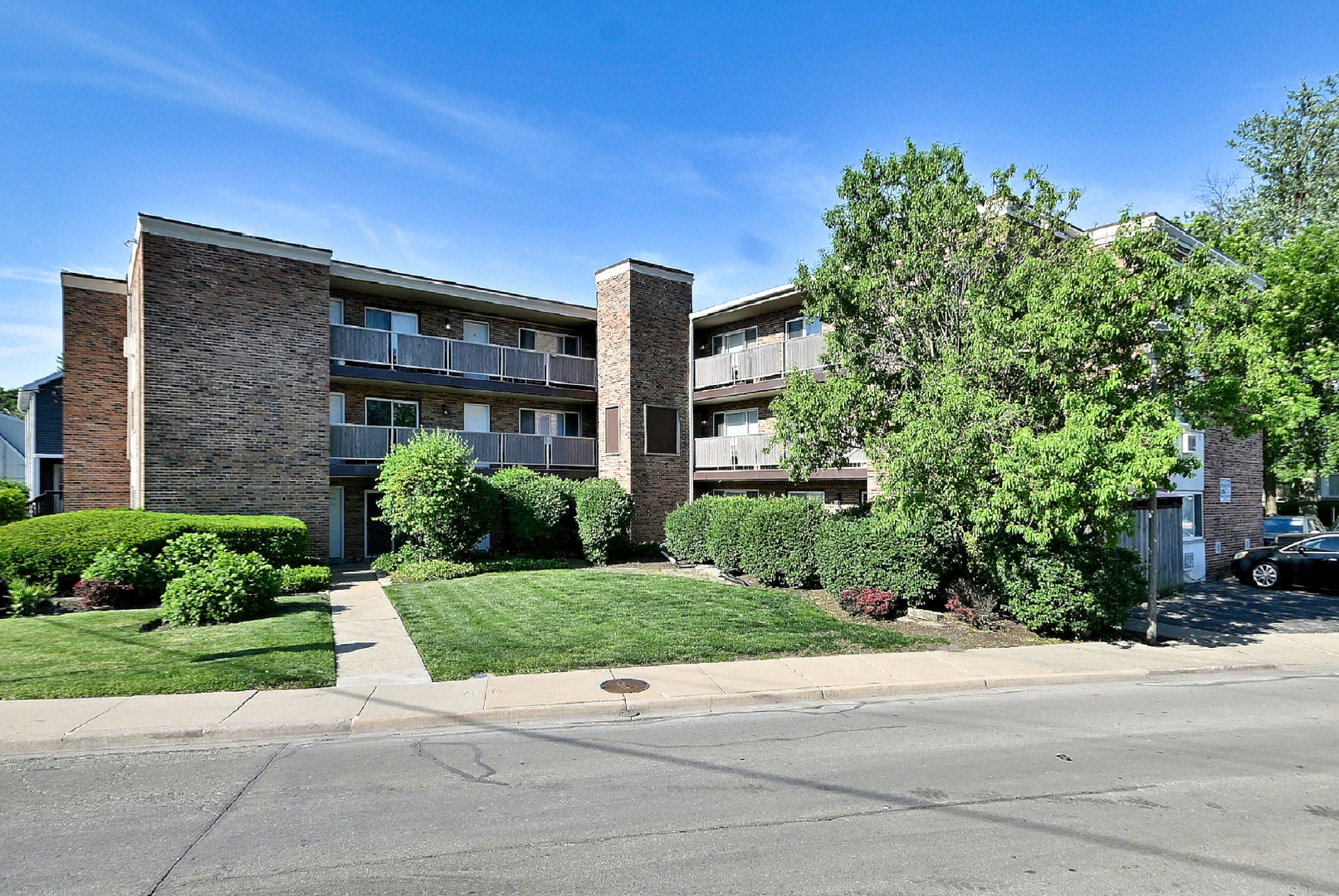 600 S York Street 3e Property Photo 2
