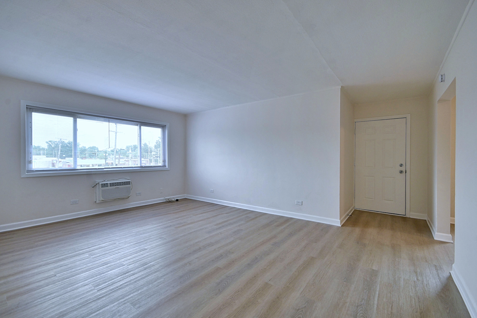 600 S York Street 3e Property Photo 8