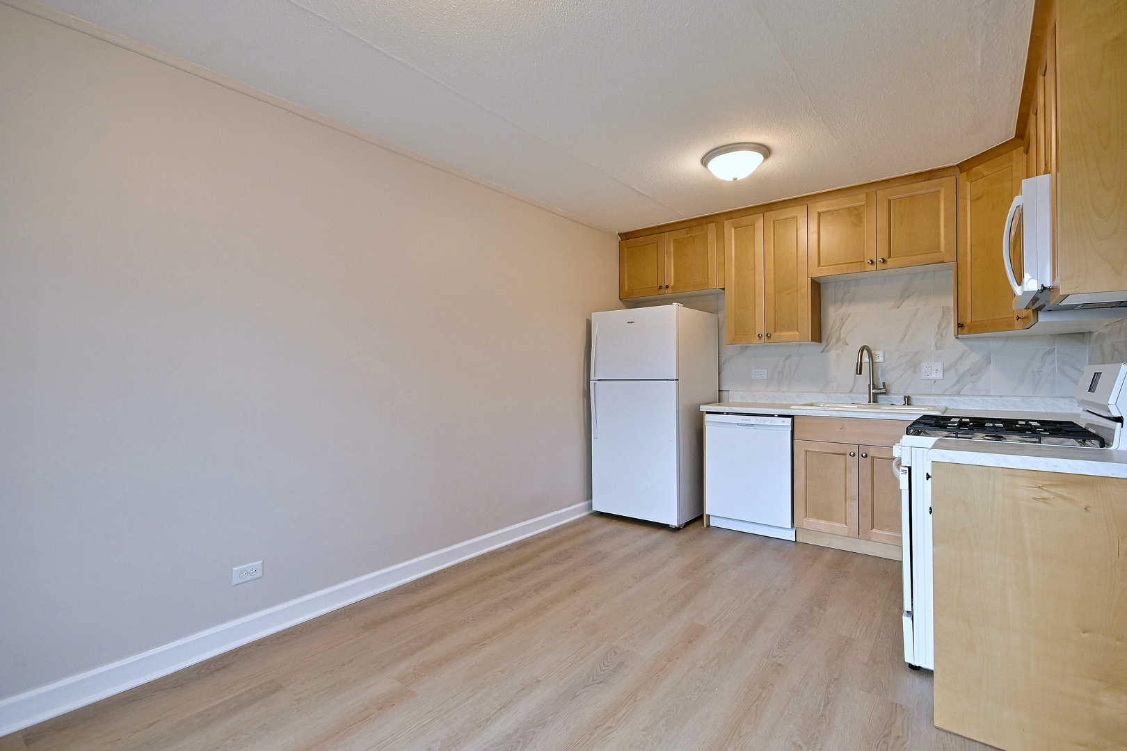 600 S York Street 3e Property Photo 13