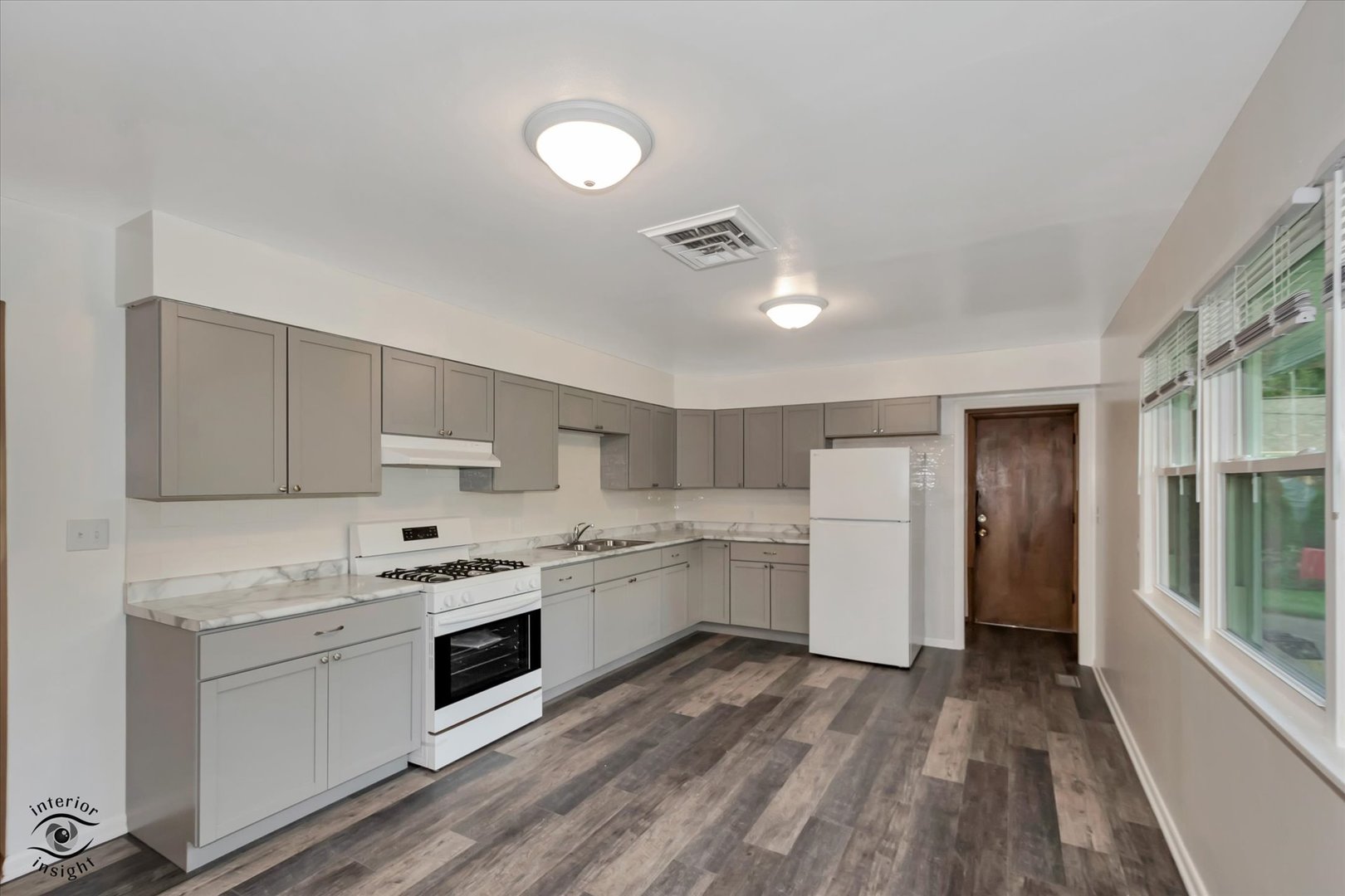644 S Calumet Avenue Property Photo 5