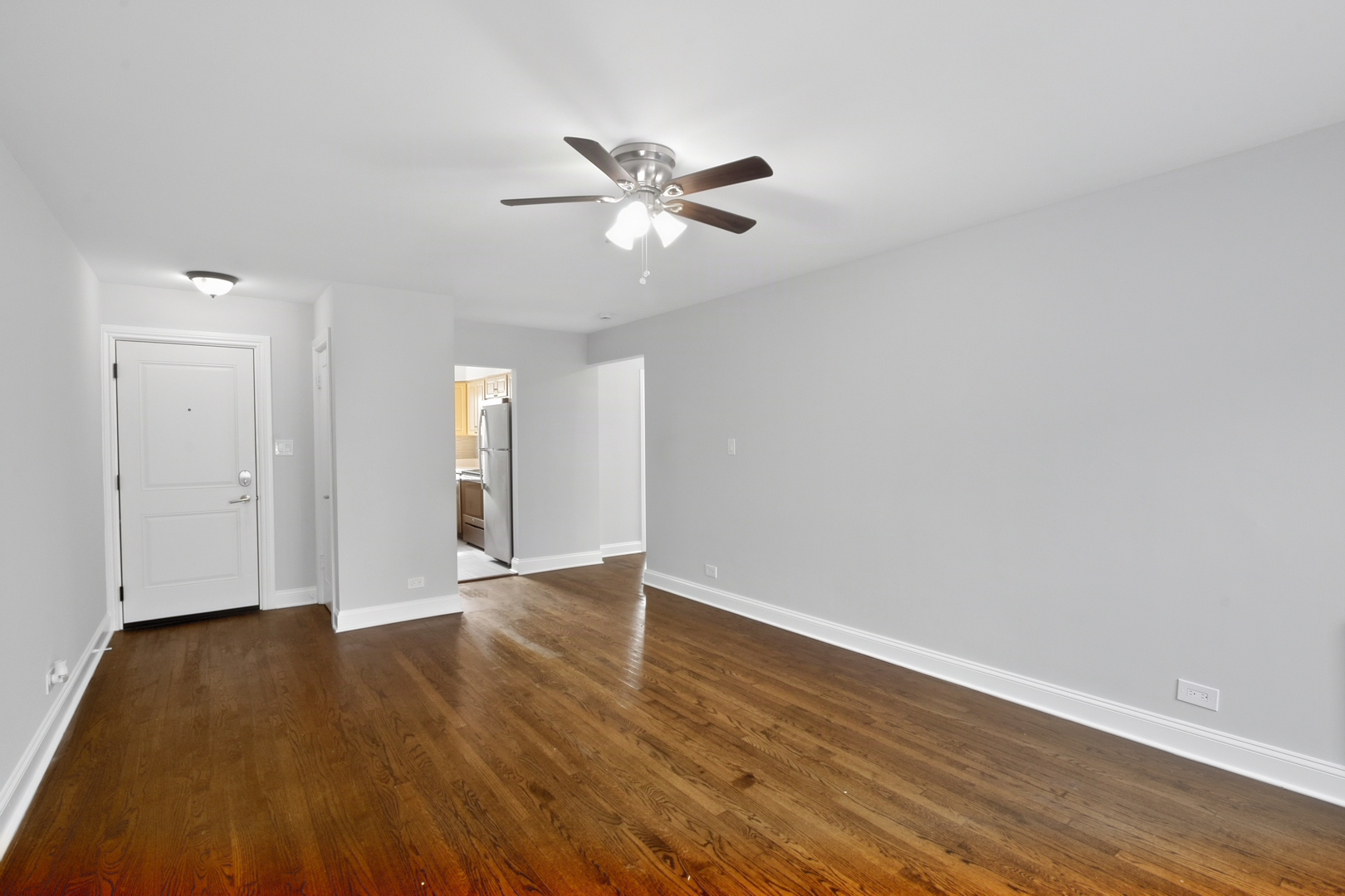 7634 N Eastlake Terrace 2n Property Photo 4