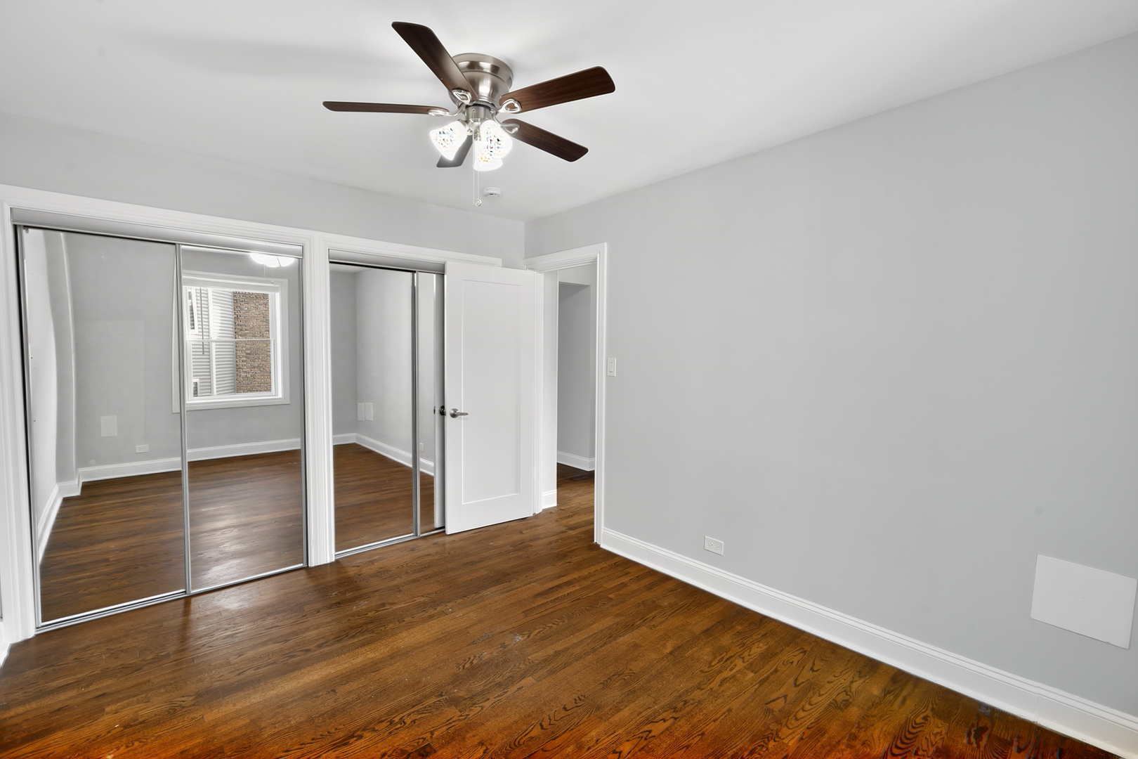 7634 N Eastlake Terrace 2n Property Photo 6