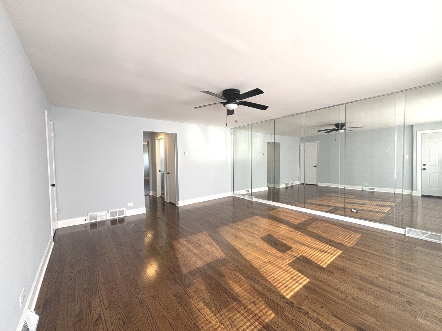 15711 Dixie Highway Property Photo 3