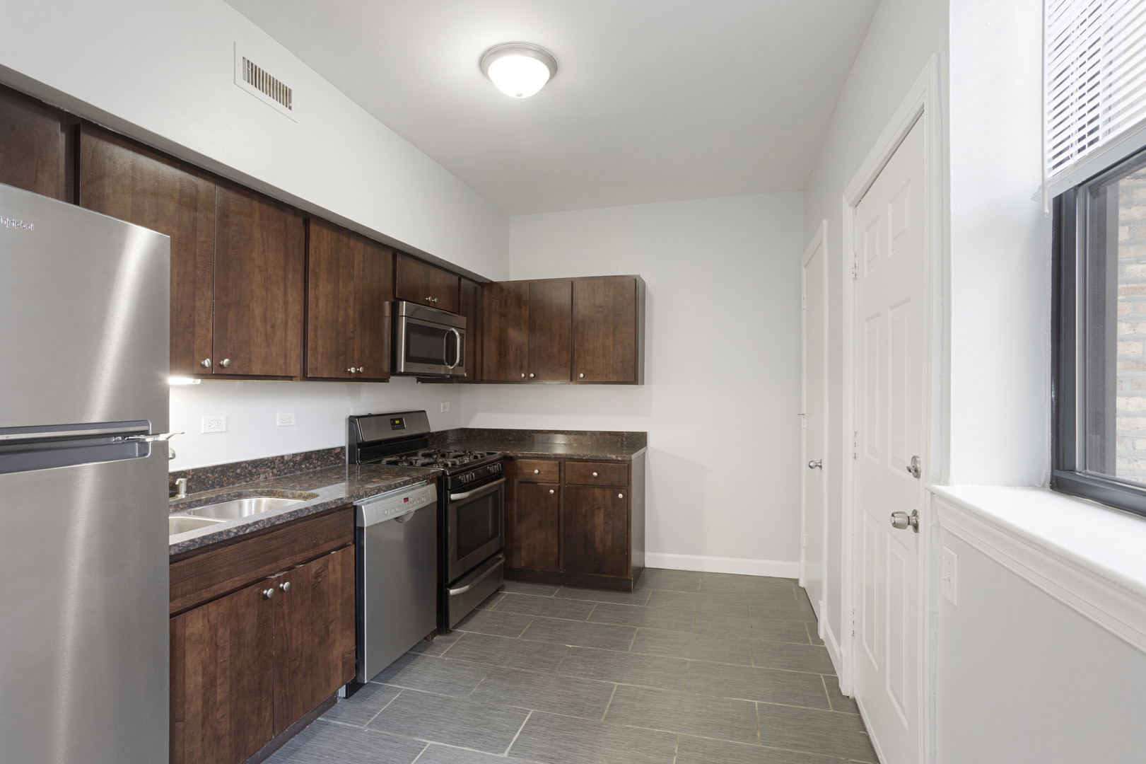 7702 N Marshfield Avenue 3 Property Photo 5