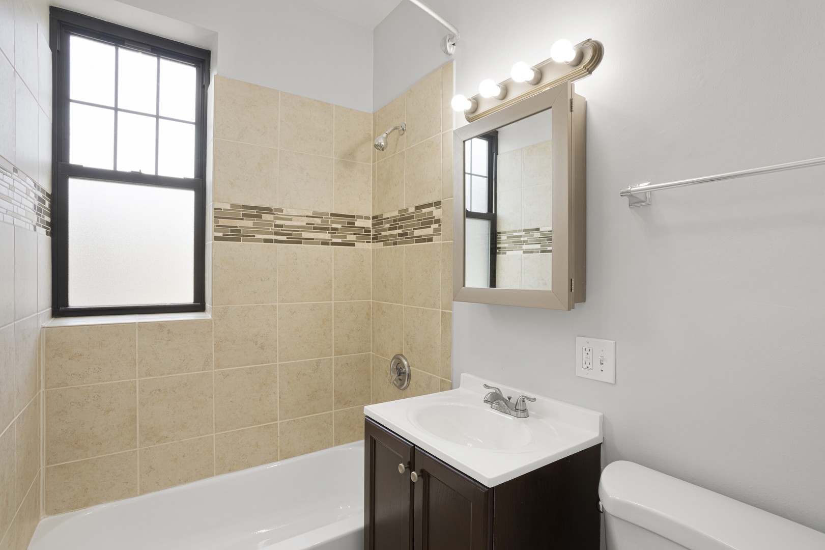 7702 N Marshfield Avenue 3 Property Photo 12