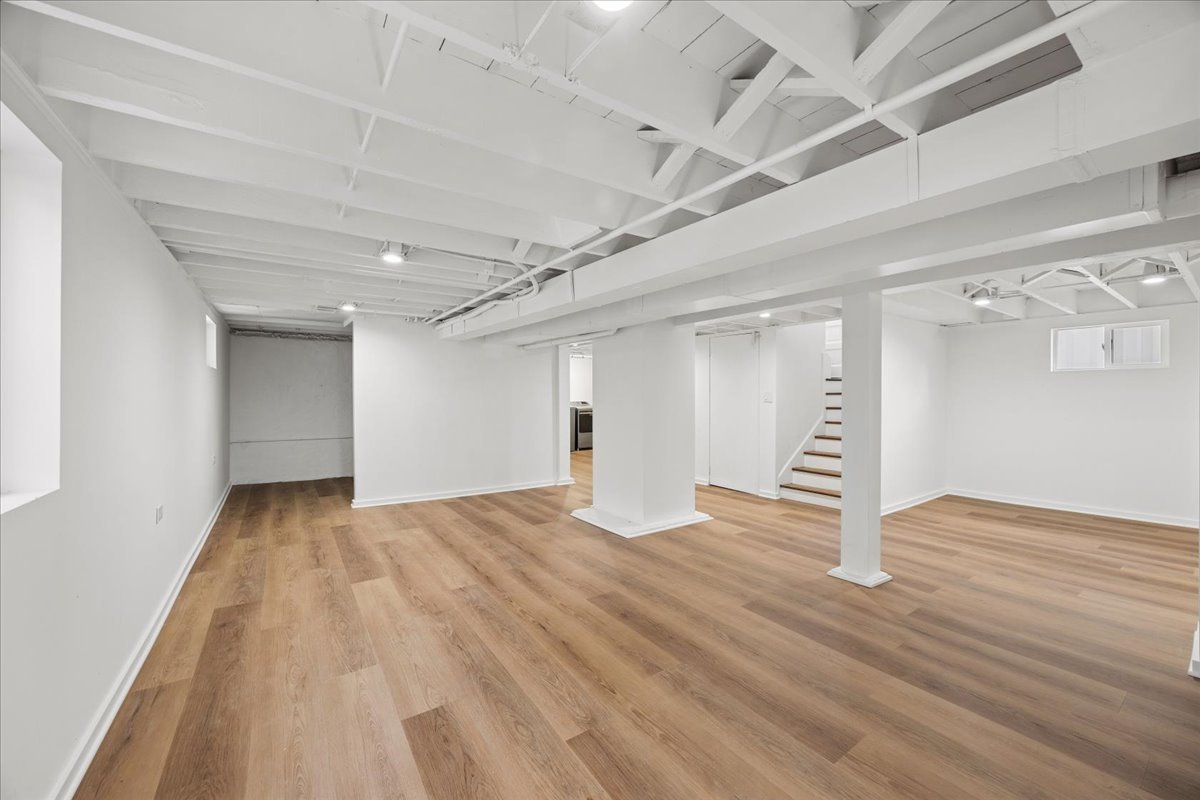320 S Brainard Avenue Property Photo 11