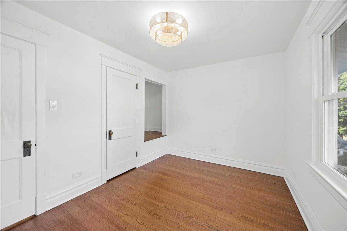 320 S Brainard Avenue Property Photo 14