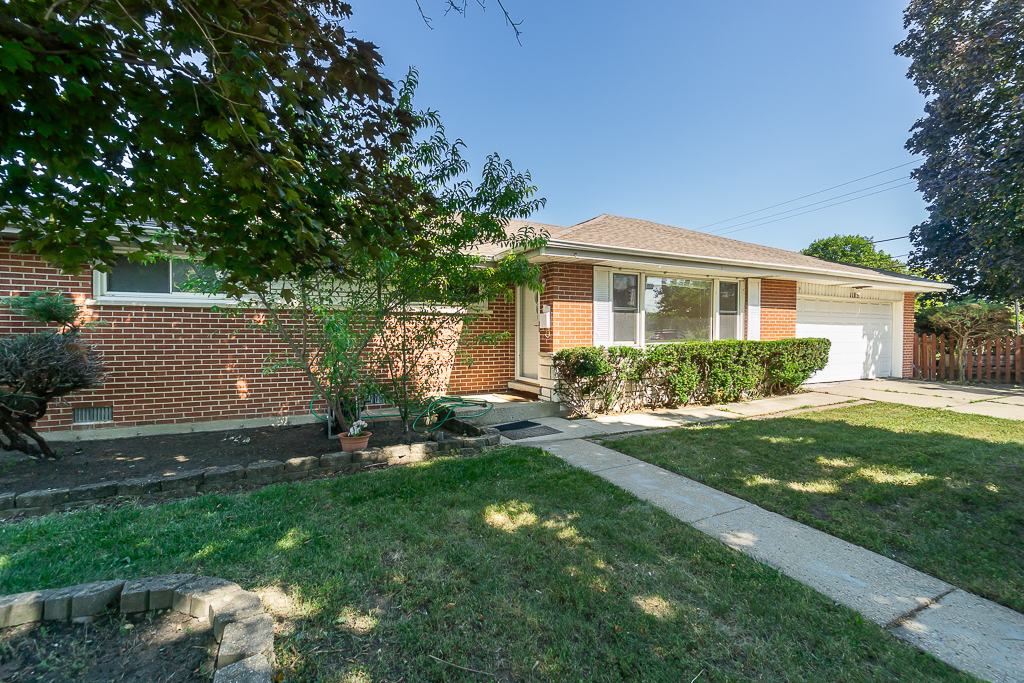1185 Seymour Avenue Property Photo 2