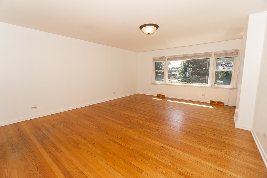 1185 Seymour Avenue Property Photo 4
