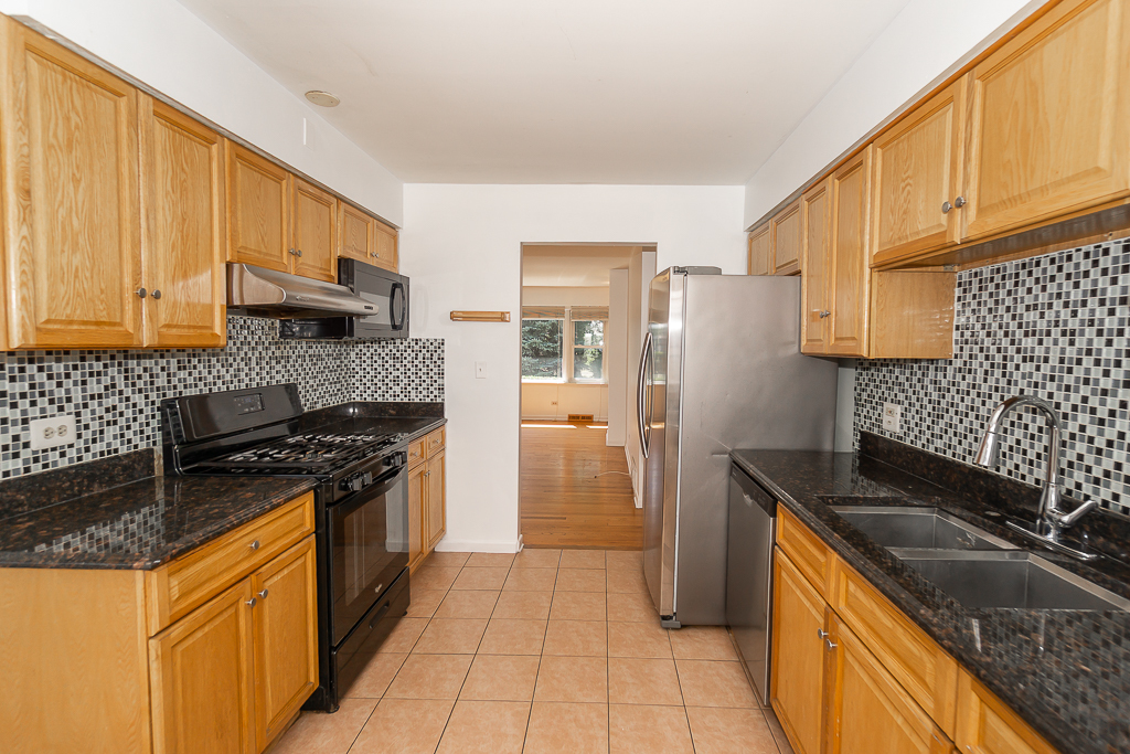 1185 Seymour Avenue Property Photo 11